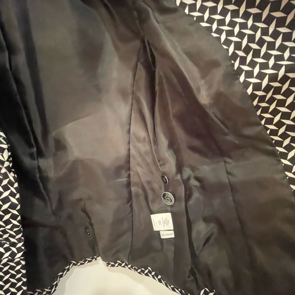 New York and Company Blazer !  Deep Navy and White Geometric Print -2 Button - Picture 9 of 13